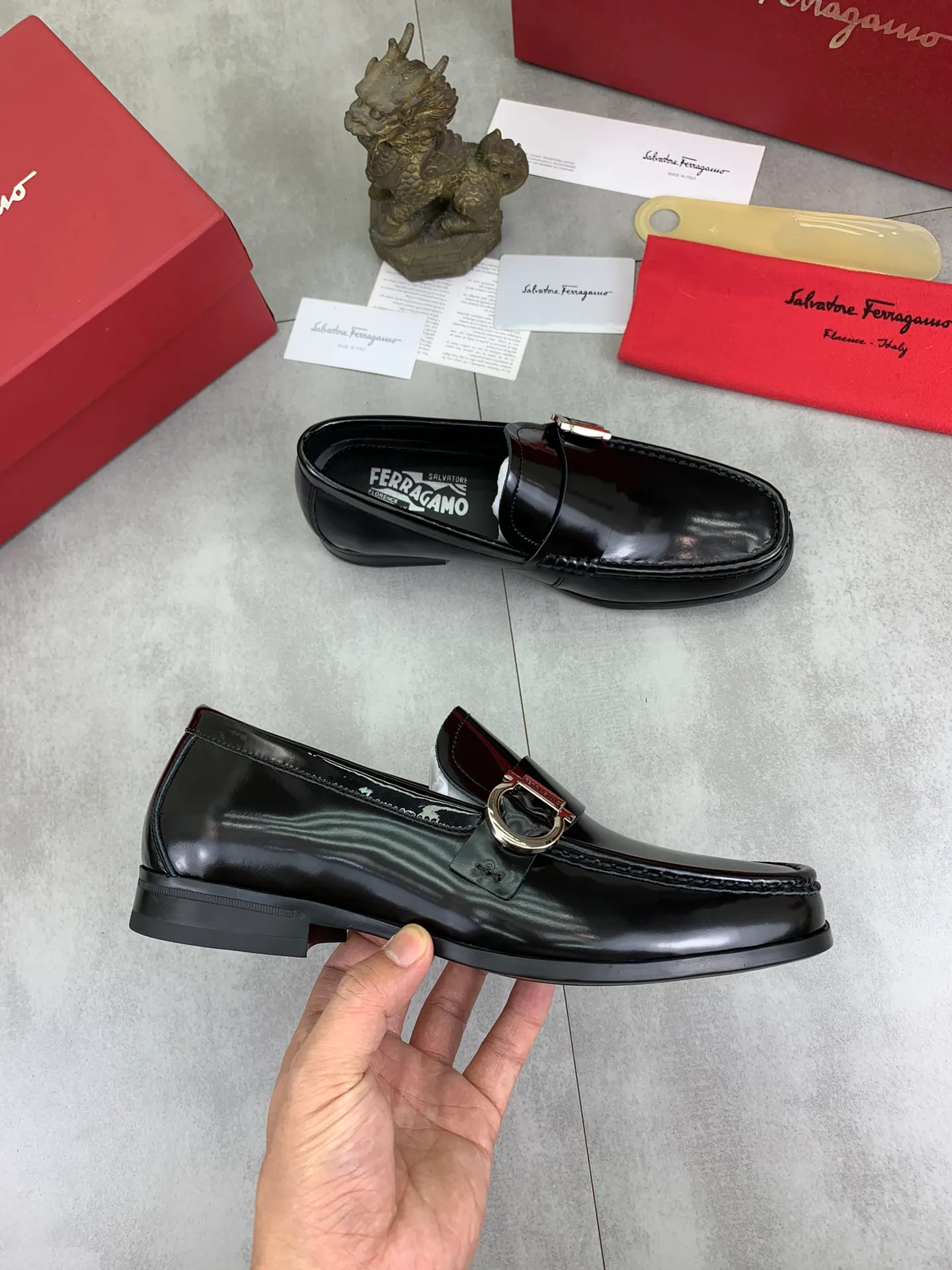 Men's Men's Shoes 💰P460💰[New Style] Water-dyed Niuli 🆘[Salvatore Ferragamo] Ferragamo's latest casual business leather shoes for men! Available at counters simultaneously! The fabric is made of specially imported original calfskin, the lining is made of imported water-dyed cowhide, and the original combination outsole is absolutely luxurious and leads the fashion trend. Matching code: 38-45; 3️⃣ colors available